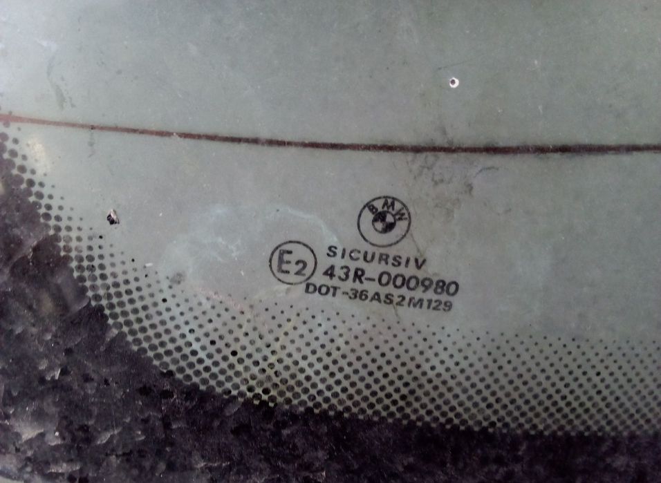 Продам заднее стекло BMW E-36 Compact