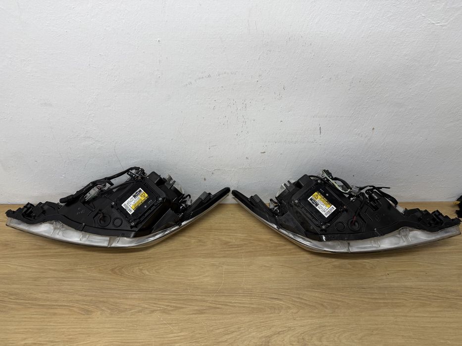 Lampy przednie Toyota Previa III, Sienna 09-19r xenon, komplet