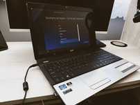 Laptop Acer Aspire E1-571G
