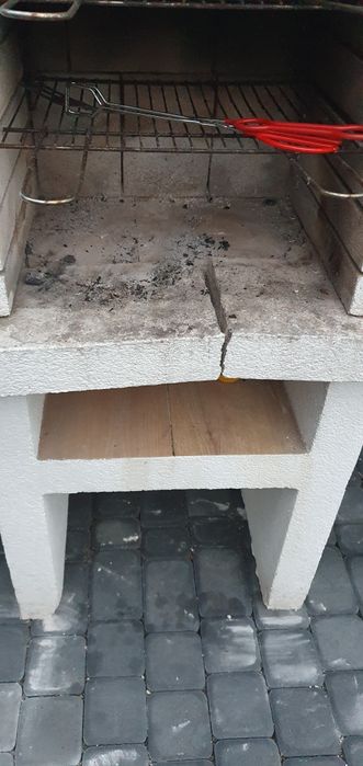 Grill ogrodowy uszkodzony