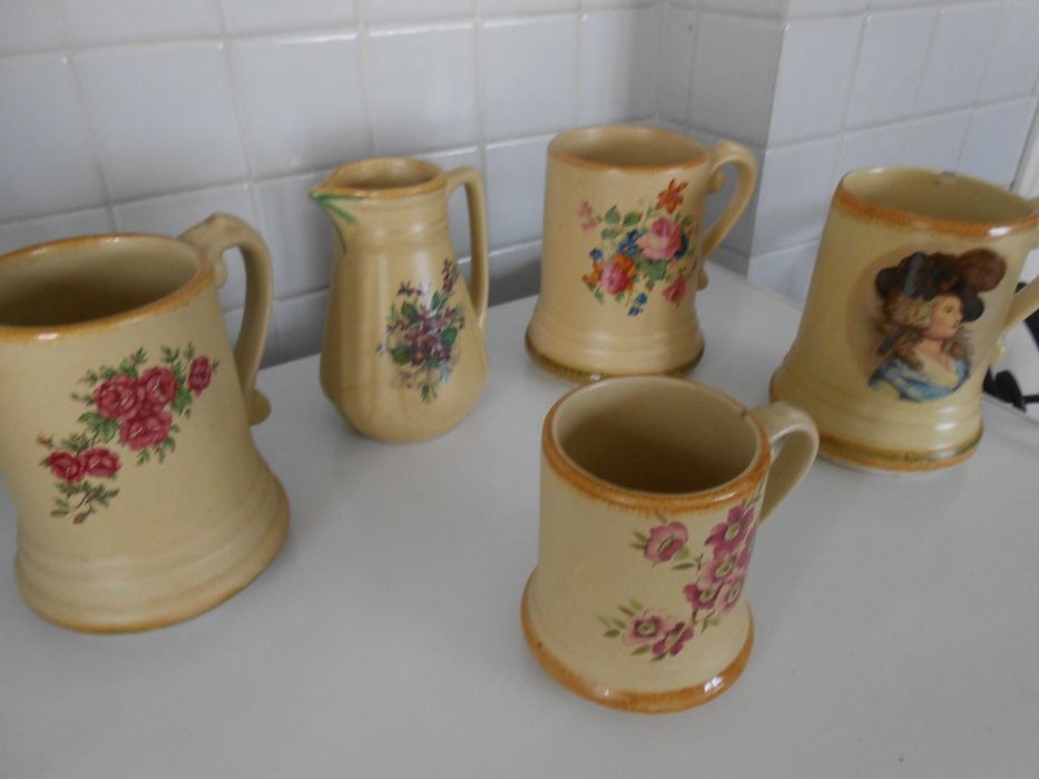 Canecas para coleção ou outro fim,, pintadas à mão em argila