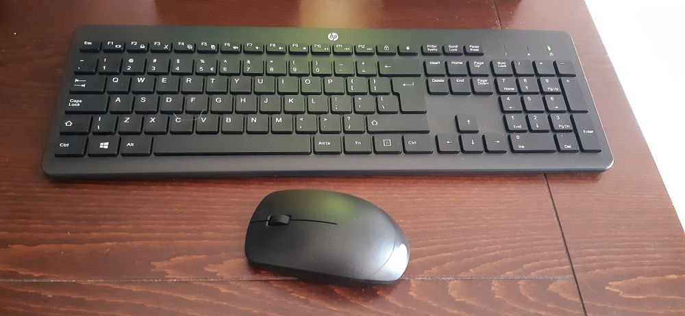 Komputer stacjonarny z monitorem - zestaw