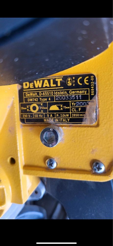 Торцовка Обрізний DeWalt DW742