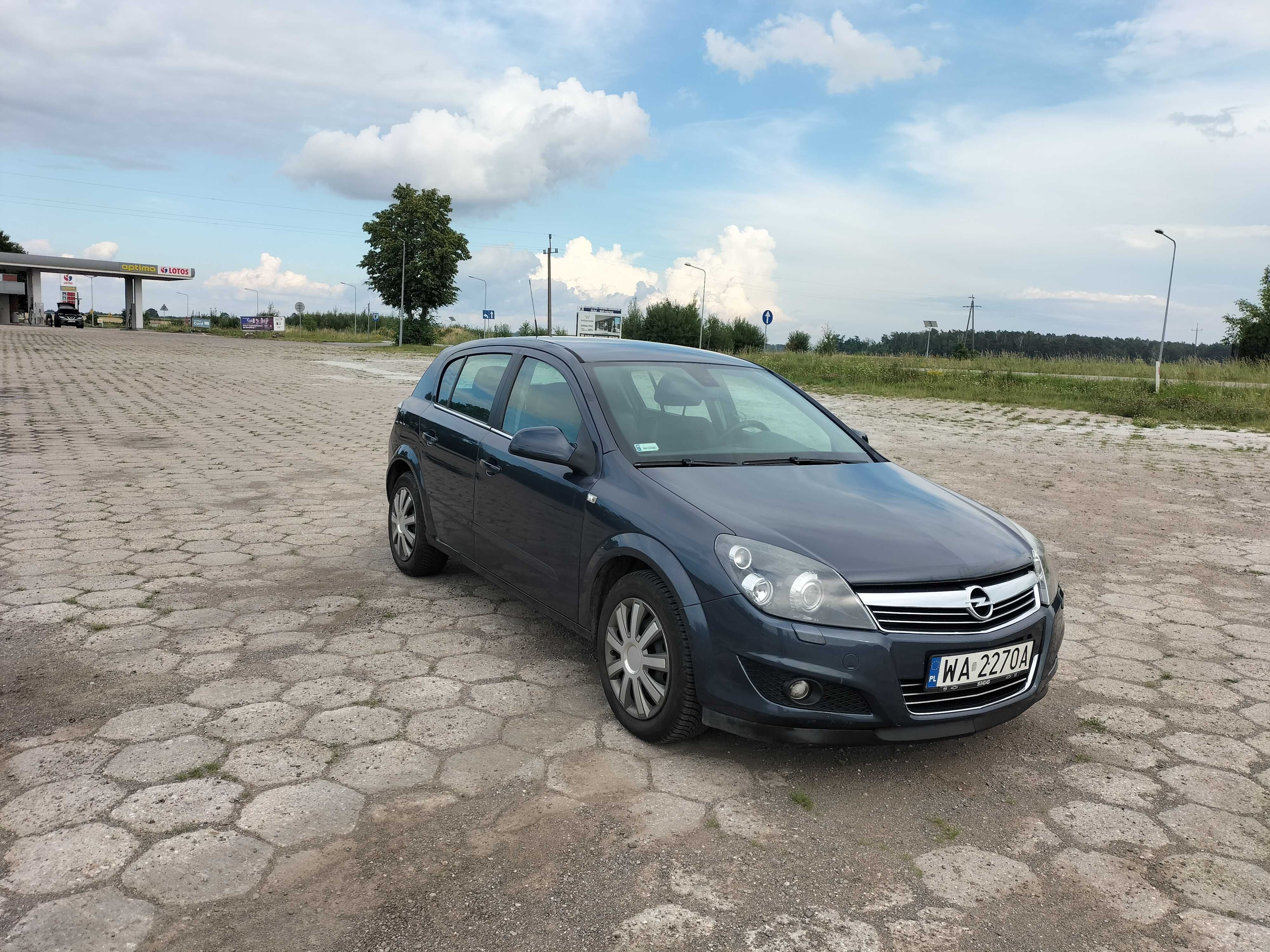 Opel Astra  H  1,4 90 KM nowe opony