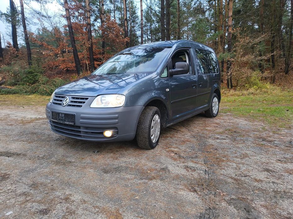 Volkswagen Caddy 7 osobowy 1.6 MPI