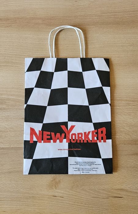 Nowa torba papierowa na prezent New Yorker.