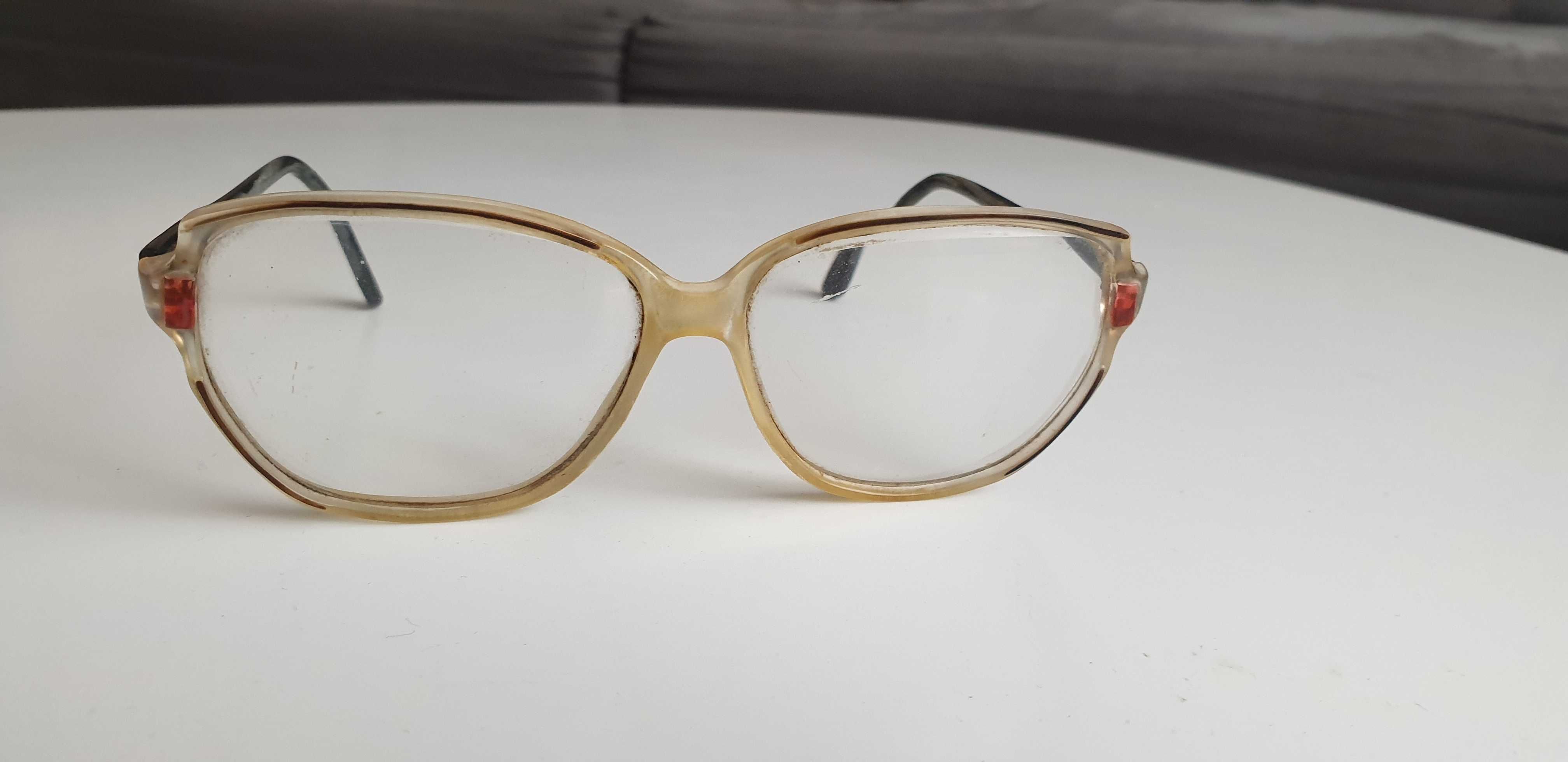Starocie z Gdyni - Okulary damskie korekcyjne + 2 dioptrii