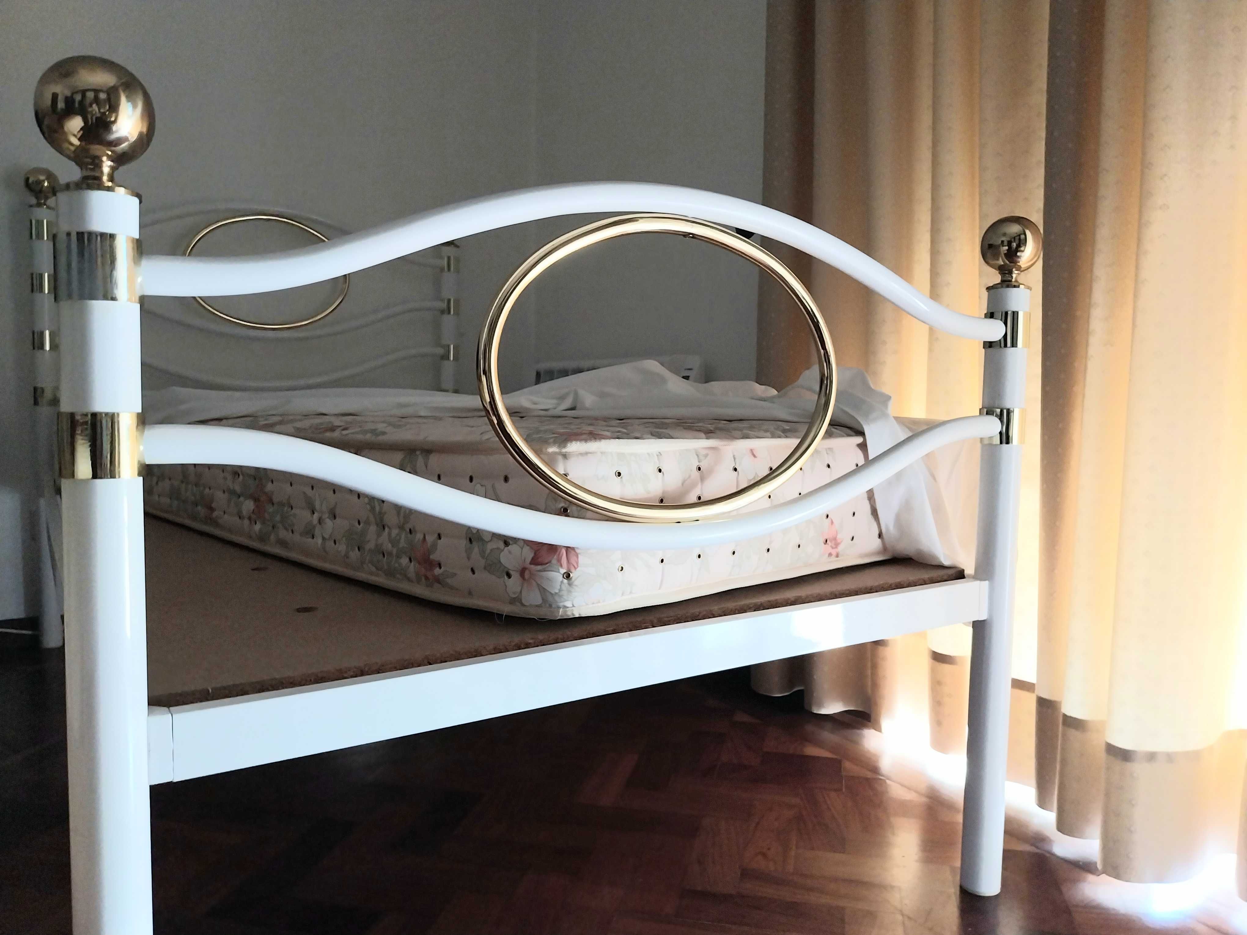 Cama completa c/ colchão e estrado
