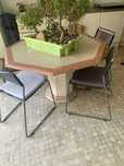 Mesa para Jardim em mármore e 4 cadeiras.