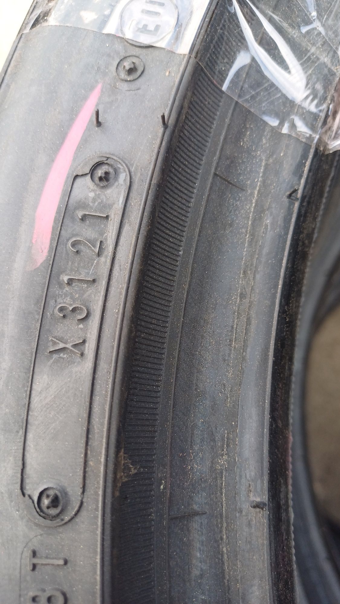 Продам літні нові шини Falken 245/40 r19