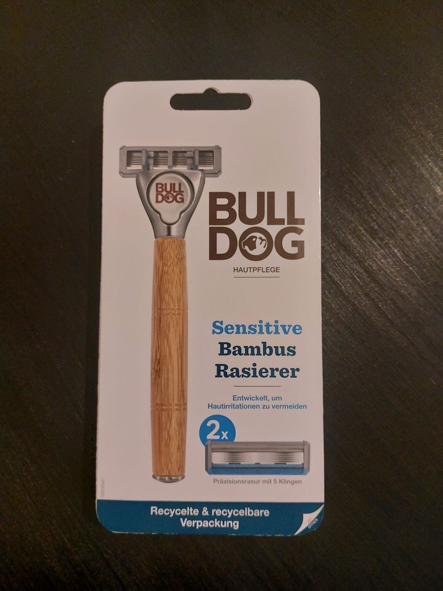 Чоловічий станок для гоління, піна та гель для вмивання фірми Bulldog