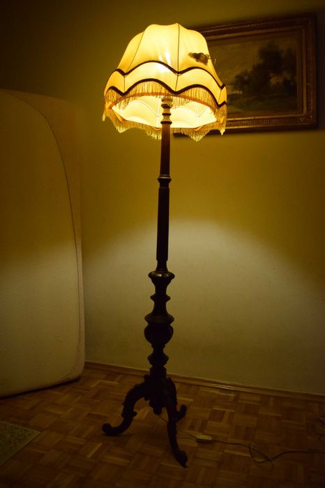Stojąca lampa, retro, styl eklektyczny