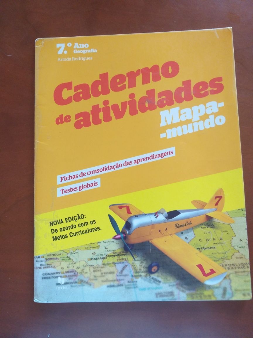 Manuais +Caderno de atividades do 7 ano.