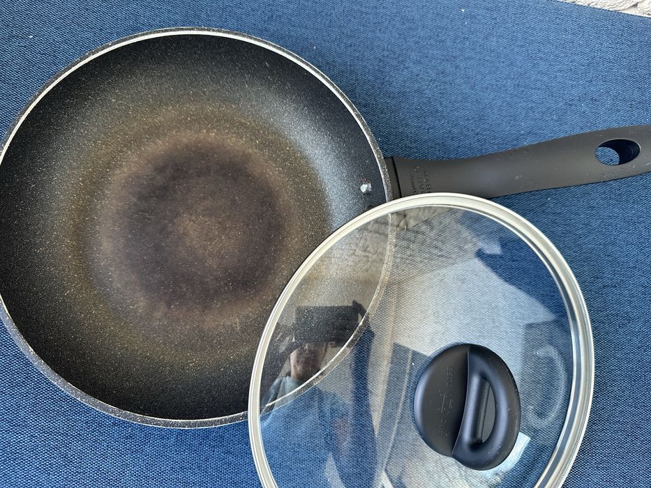 Пательні з кришками (сковорідки) б/в