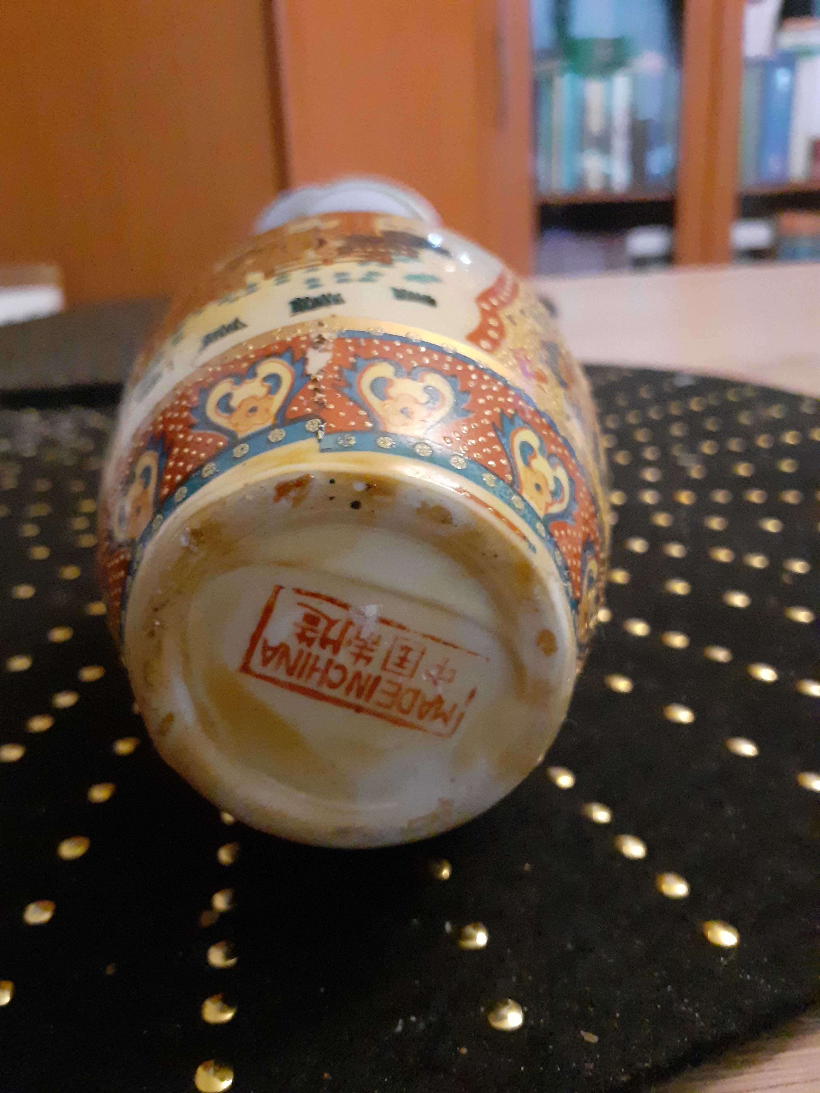 Wazon stylizowany. Porcelana chińska