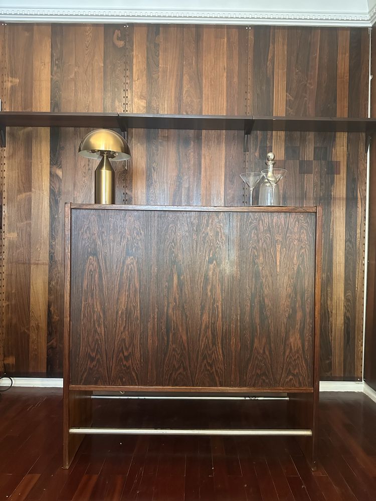 Bar pau santo e 3 bancos dinarqueses