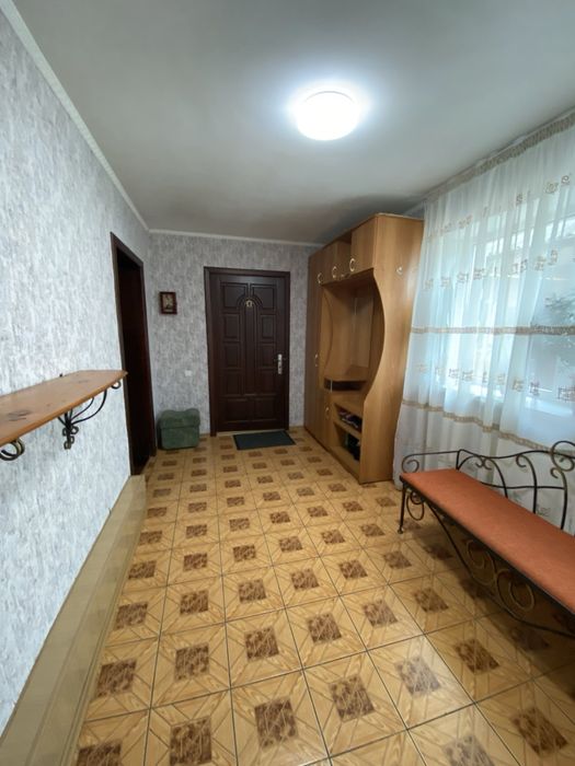 Продається двоповерховий будинок у місті Берестин.