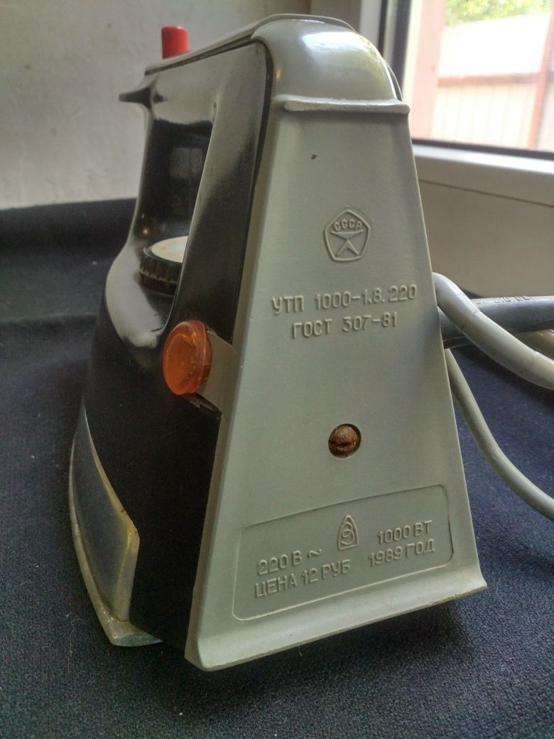 Утюг 1989г.знак качества,в рабочем состоянии