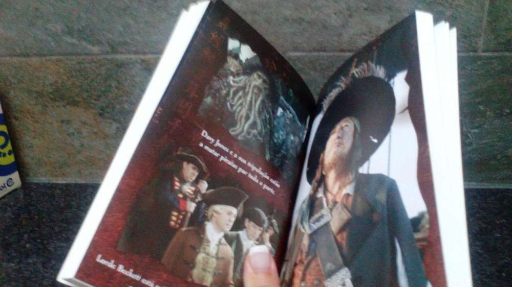 Livro Pirata das Caraíbas 'Nos Confins do Mundo'