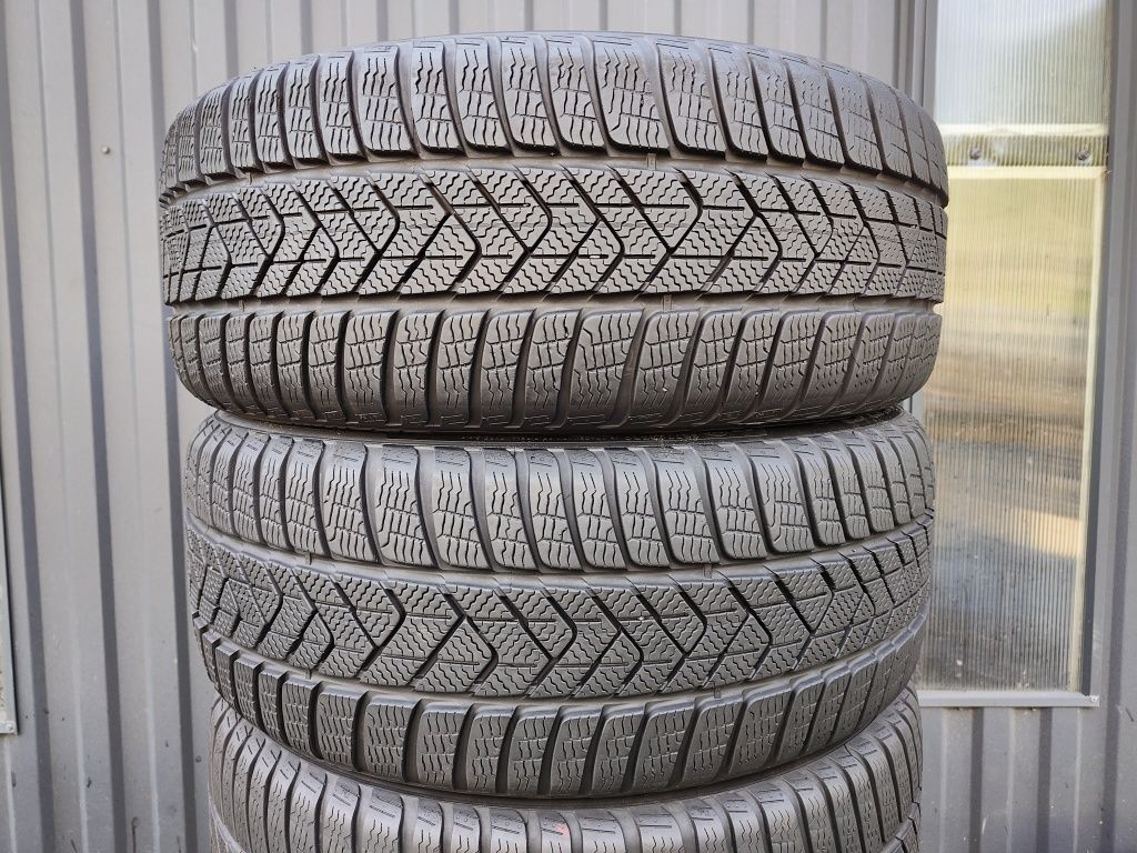 255/40/18 i 225/45/18 Pirelli Sottozero 3 runflat komplet