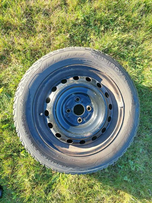 Koła zimowe Yaris, felgi stalowe i opony Uniroyal 185/60/R15, 4 szt.