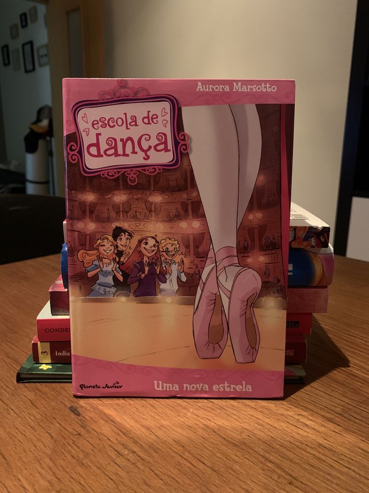 Livro “ Escola de danca, uma nova estrela” de Aurora Marsotto