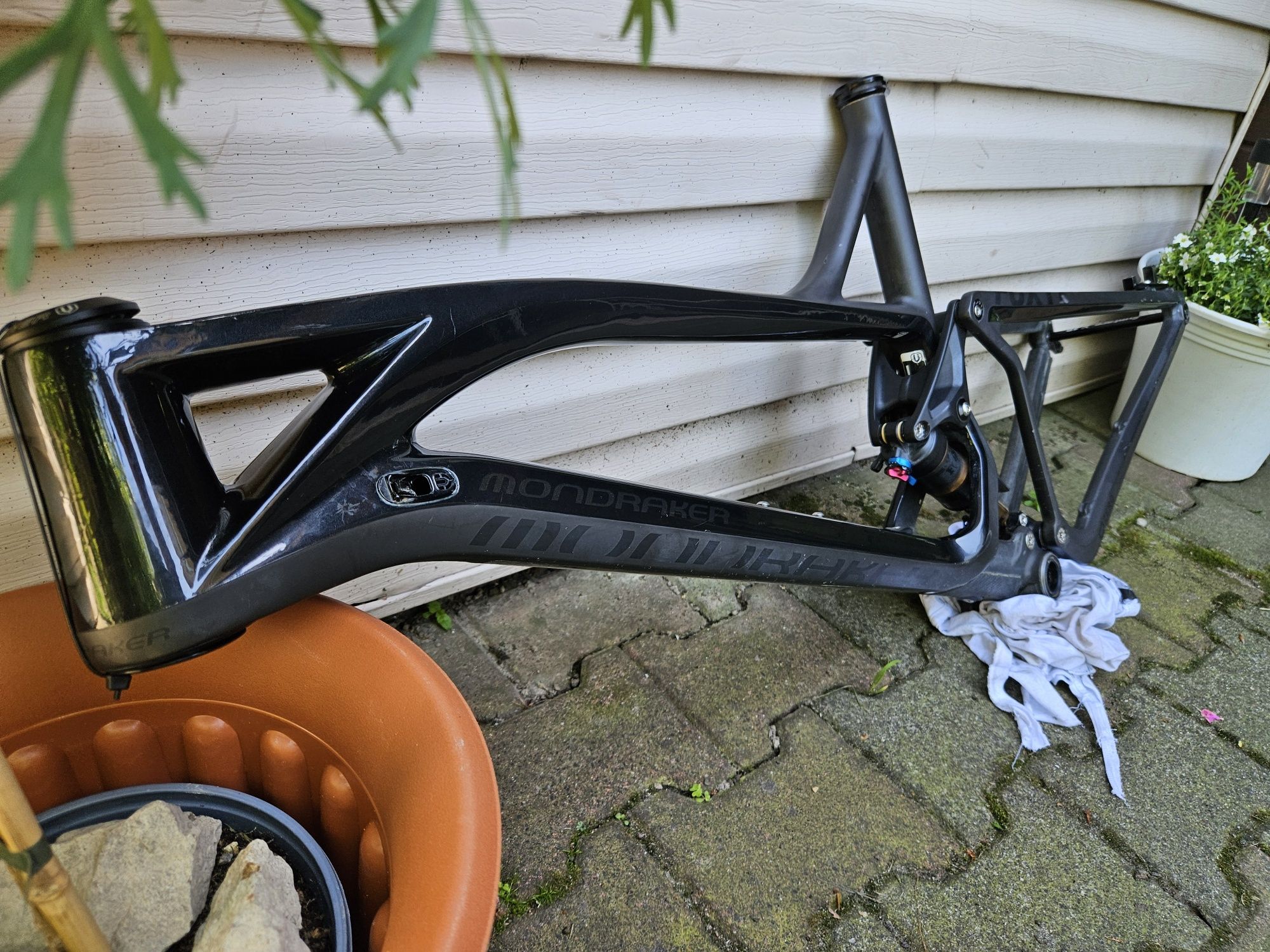 Rama z damperem Mondraker Foxy R carbon L ( kashima  fox framekit )