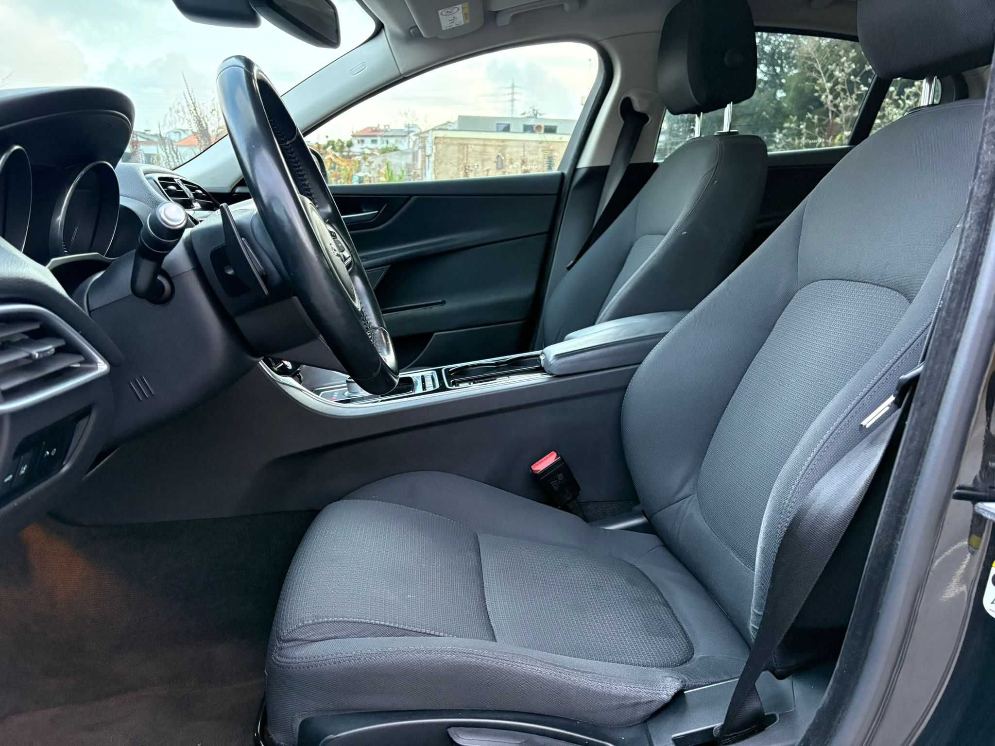 Jaguar XE 2.0 D Aut /Possibilidade de financiamento