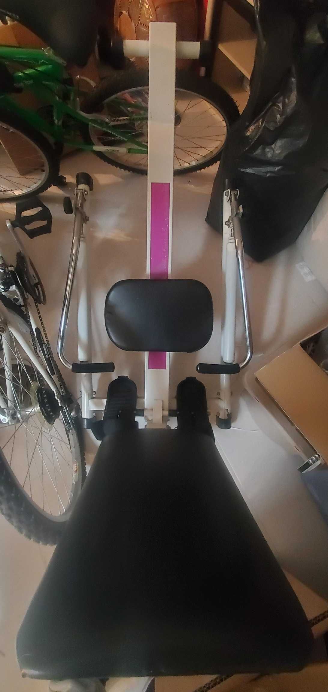 Vendo MÁQUINA DE REMO FITNESS, em bom estado