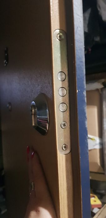 Drzwi wewnatrzklatkowe wejściowe z zamkami klamka kluczami