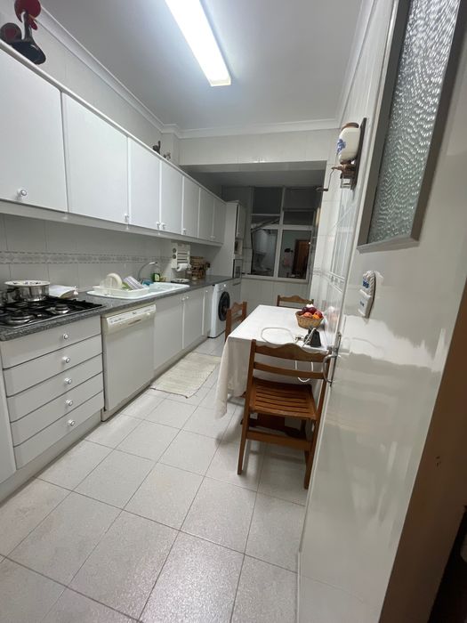 Quarto solteiro pra arrendar