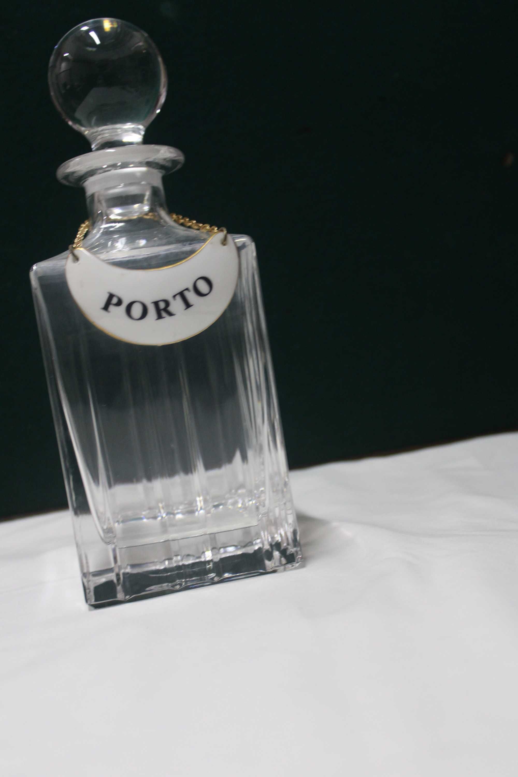 Garrafa em cristal com colar\placa em porcelana Stefens "Porto" 24 cm