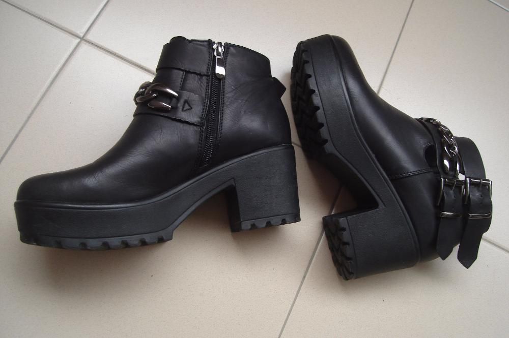 Botas em pele para menina ou senhora