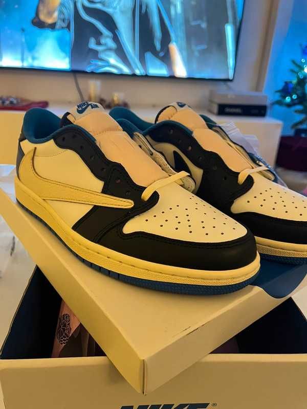 Jordan 1 Retro Low OG SP Fragment x Travis Scott40