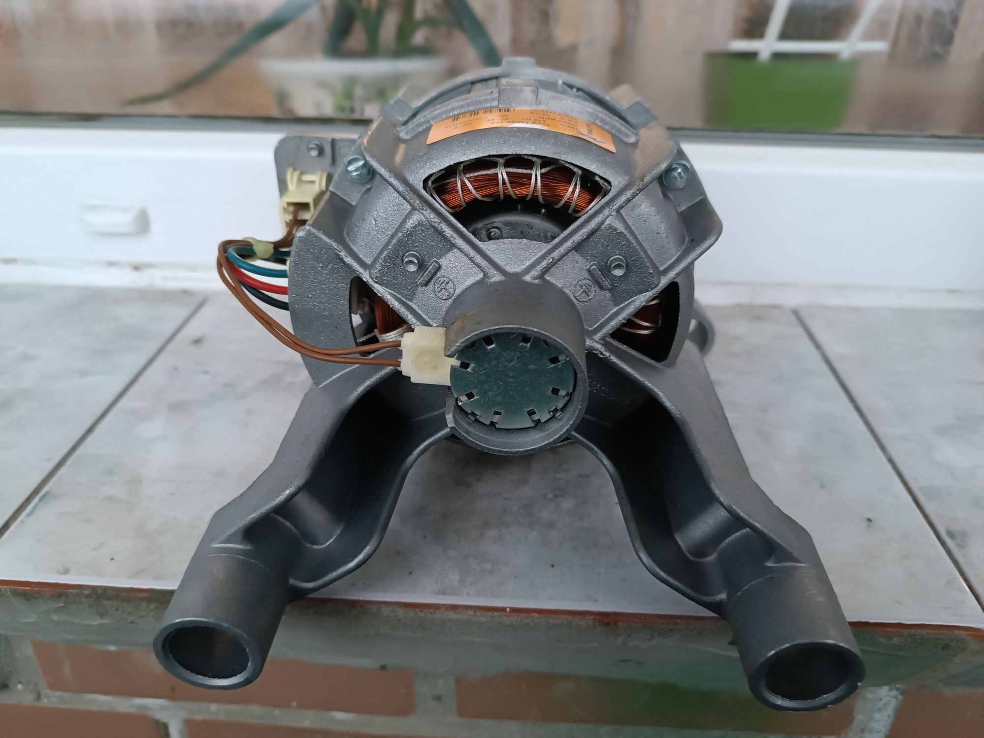 Електродвигун пральної машини Ariston Indesit ACC 20585.108