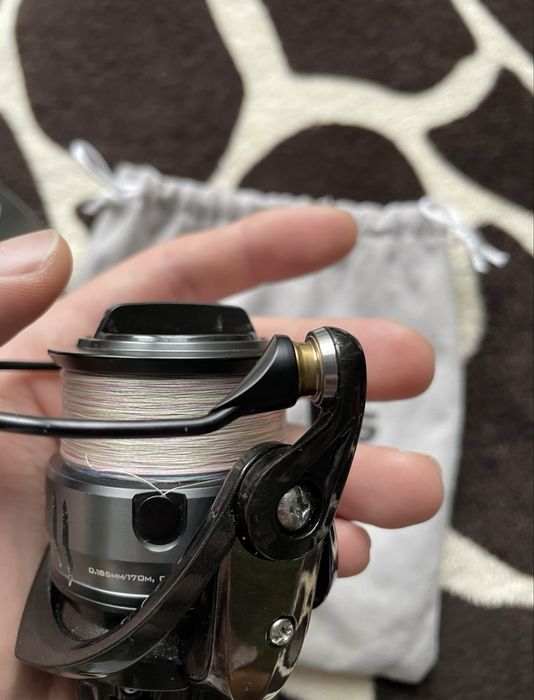 Котушка Favorite Sirius 2500S SRS25S1 12+1BB + шнур Hardcore 200 m