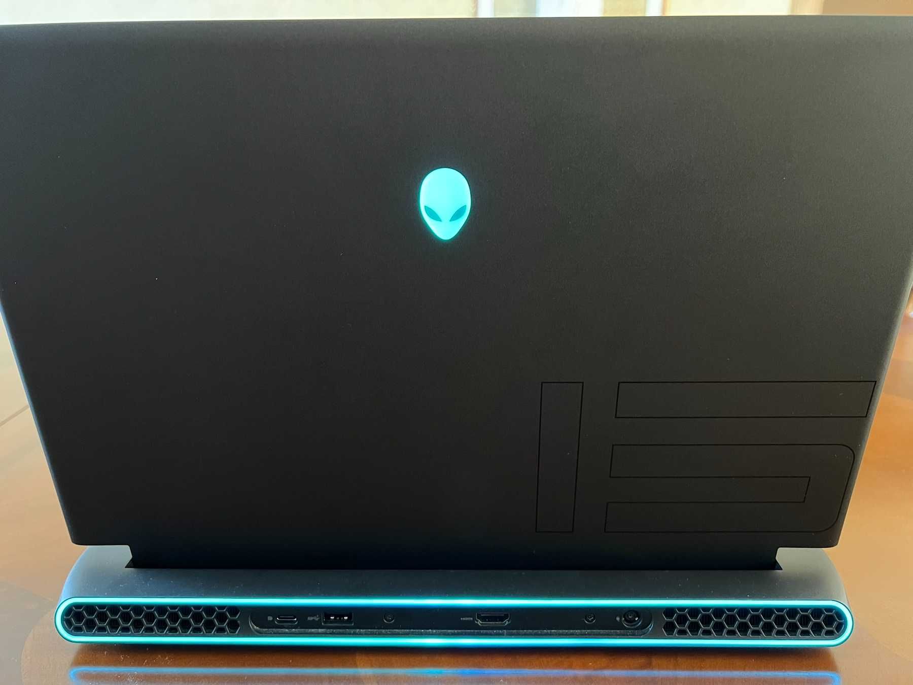 Ігровий ноутбук Dell Alienware M15  R7 P109F