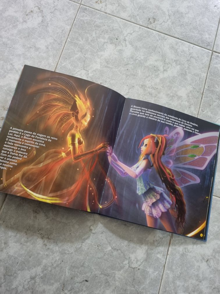 Livro  Criança- Winx