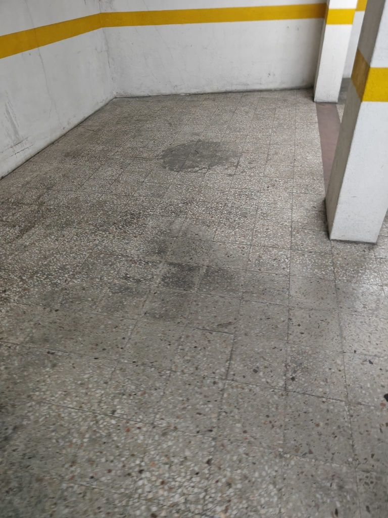 Parqueamento Queluz 4 caminhos  carro pequeno ou moto