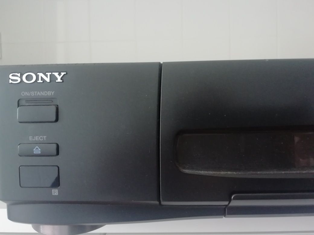 Leitor cassetes VHS, Sony, HI-Fi Stereo, 4 cabeças.