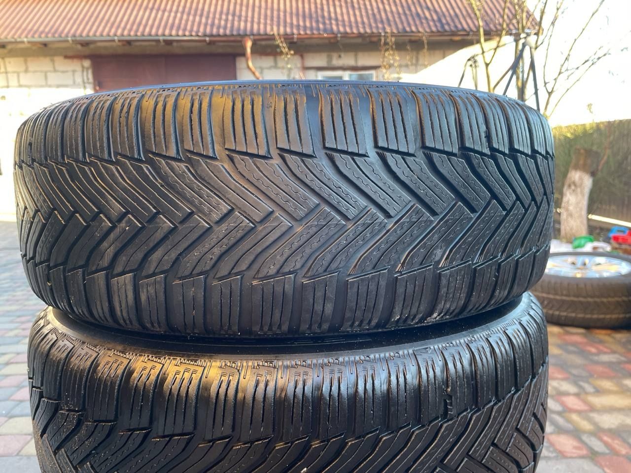 R16 5 105 диски Dezent з гумою Michelin 205/55/16 - 2022 рік