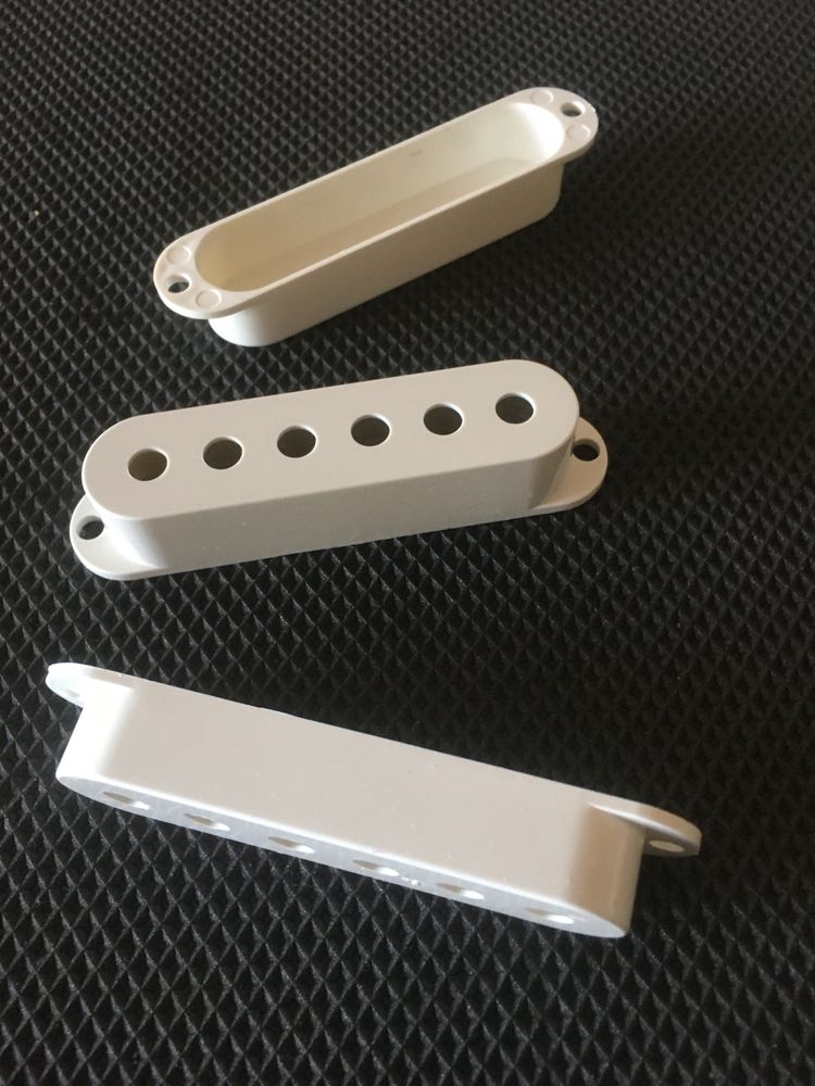 Fender pickup covers Branco