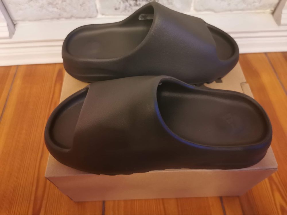 WTS Adidas Yeezy Slide Onyx