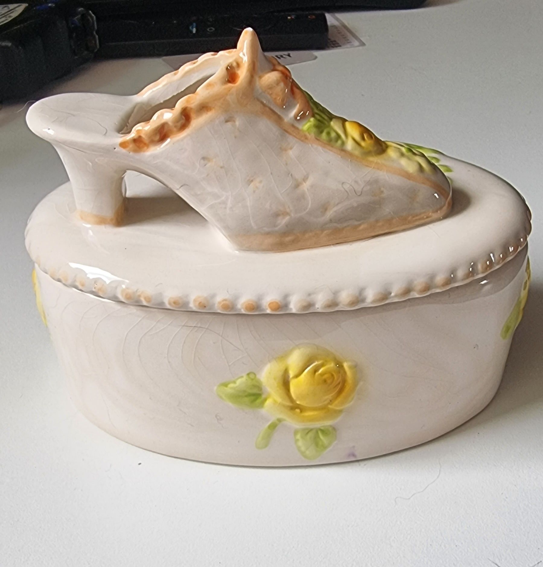 Ceramiczna szkatułka but, puzderko  pojemnik na biżuterię