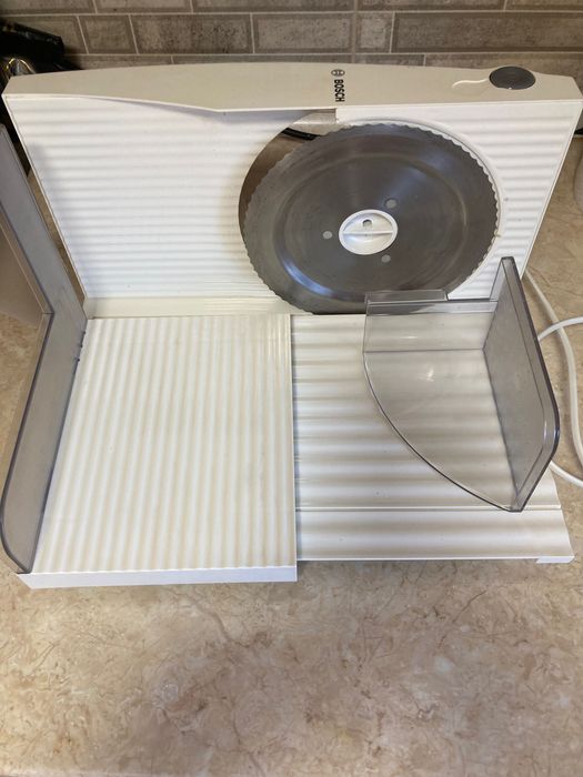 Продам хліборізку Bosch