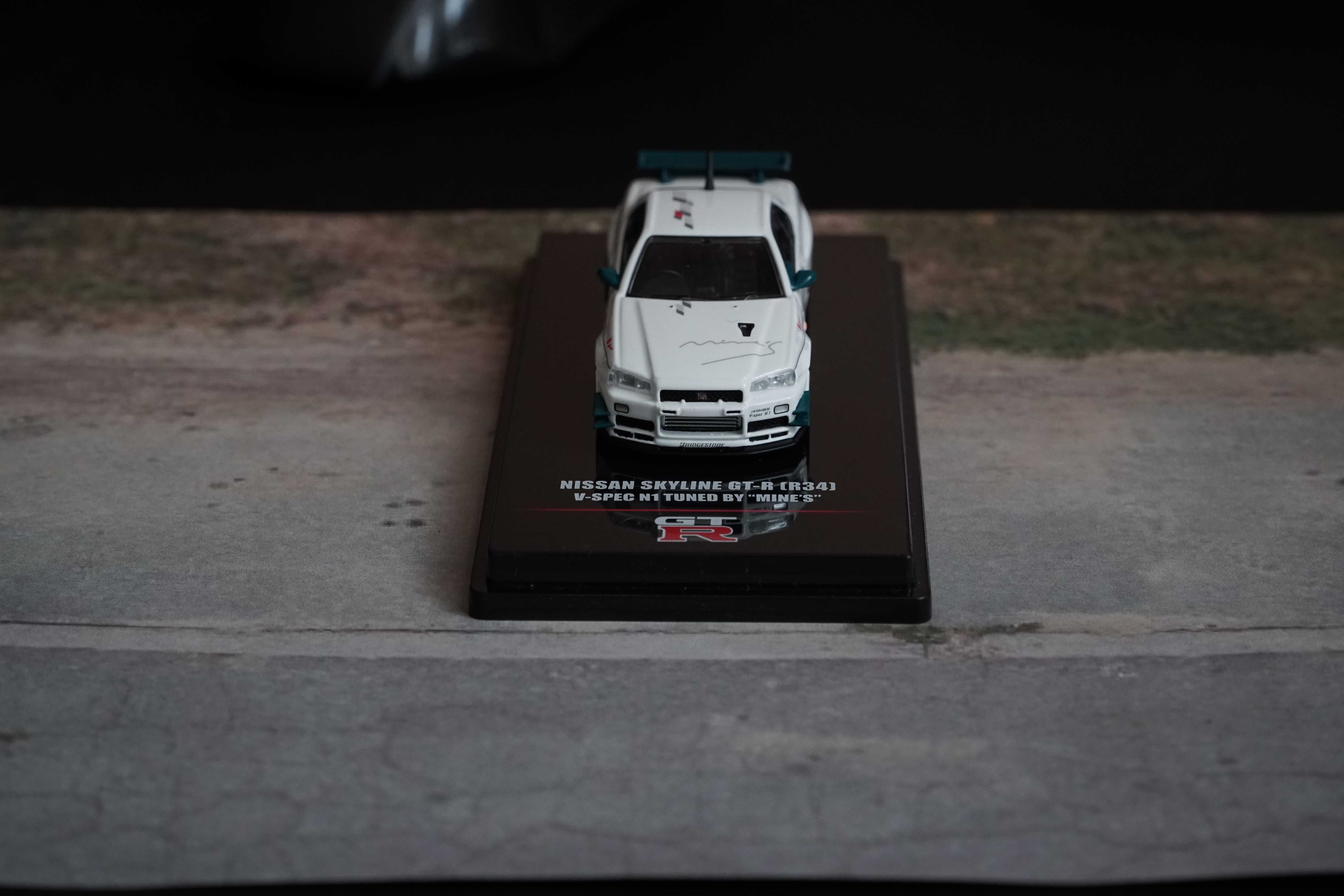 Inno64 Nissan Skyline GTR R34 Resorak 1:64 Gablotka Kolekcjonerski