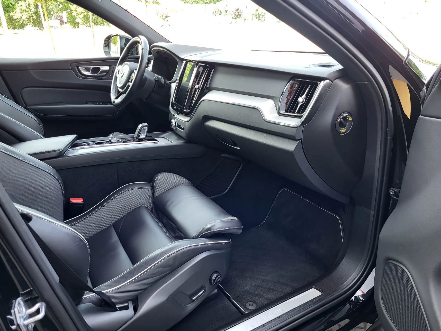 Volvo XC 60 XC 60 B4 D AWD R-Design aut Diesel 197 + 14 KM