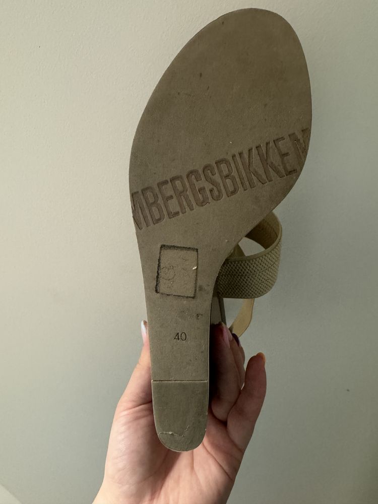 Босоніжки на танкетці Dirk Bikkembergs