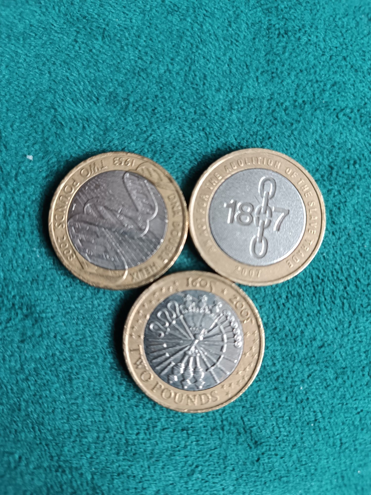 Монеты two pounds