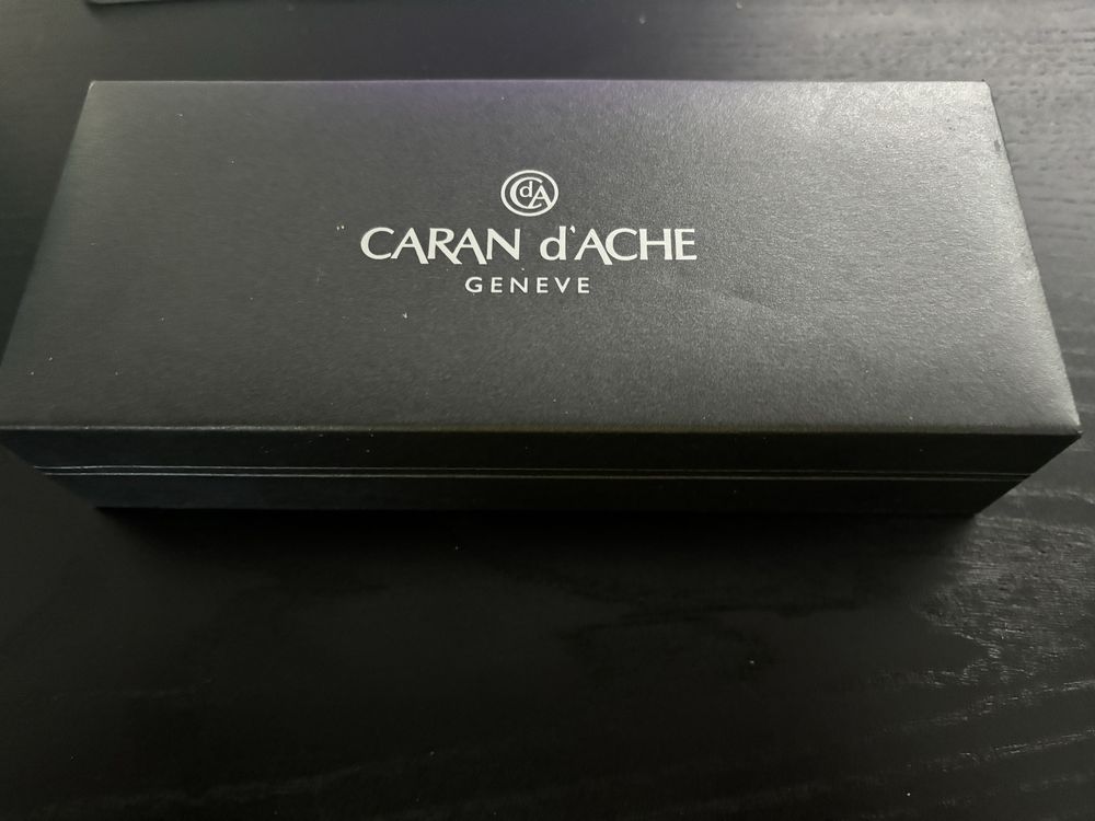Caneta de tinta permanente CARAN D’ACHE VARIUS IVANHOE METAL M